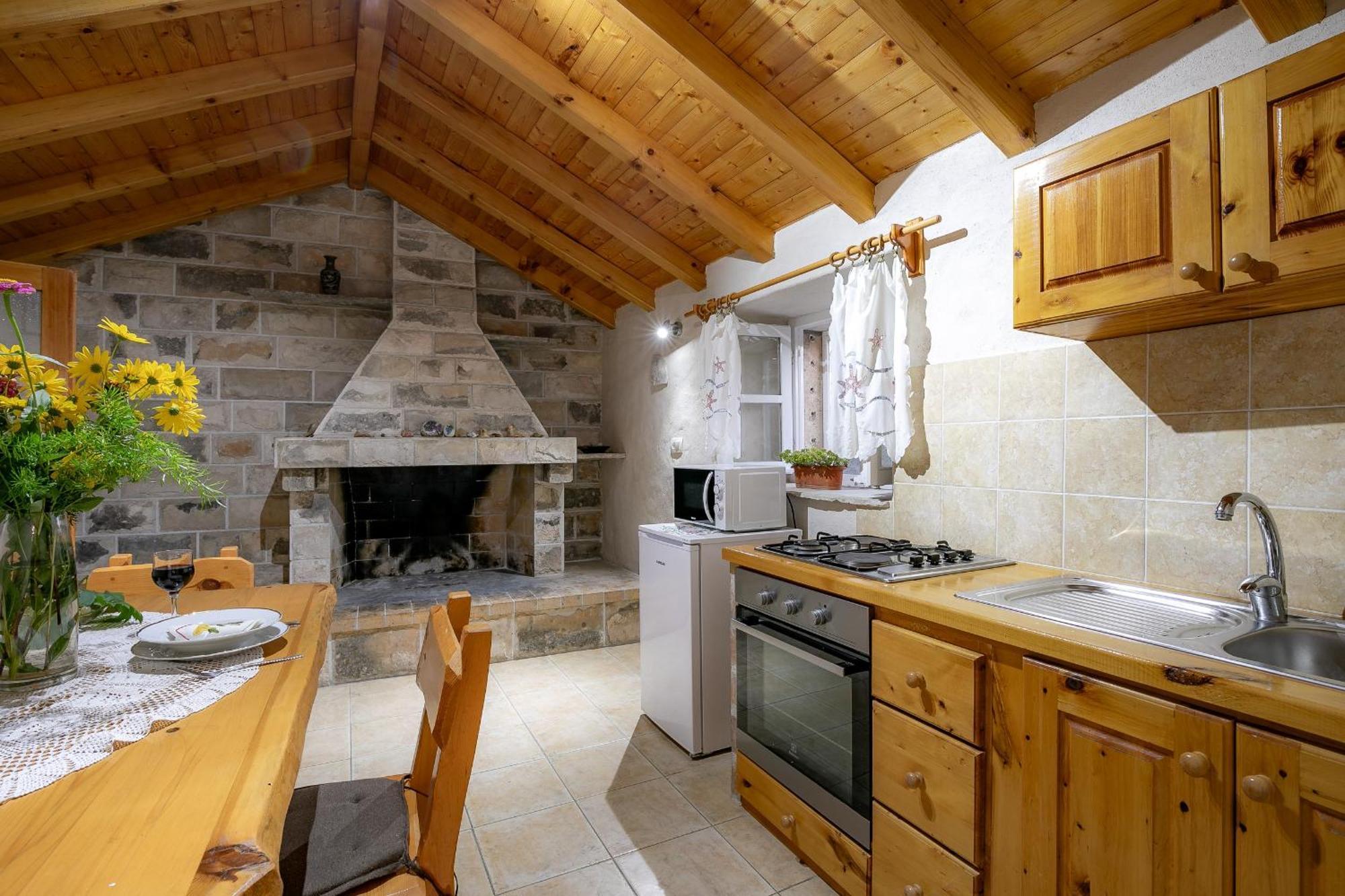 Appartamento Stone House Harmony Zrnovo Esterno foto