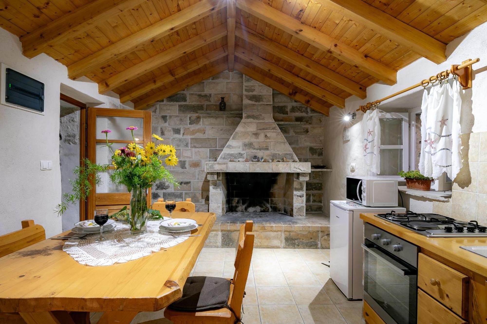 Appartamento Stone House Harmony Zrnovo Esterno foto