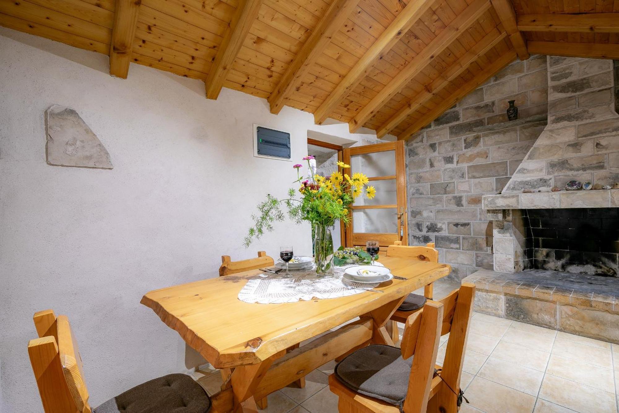 Appartamento Stone House Harmony Zrnovo Esterno foto