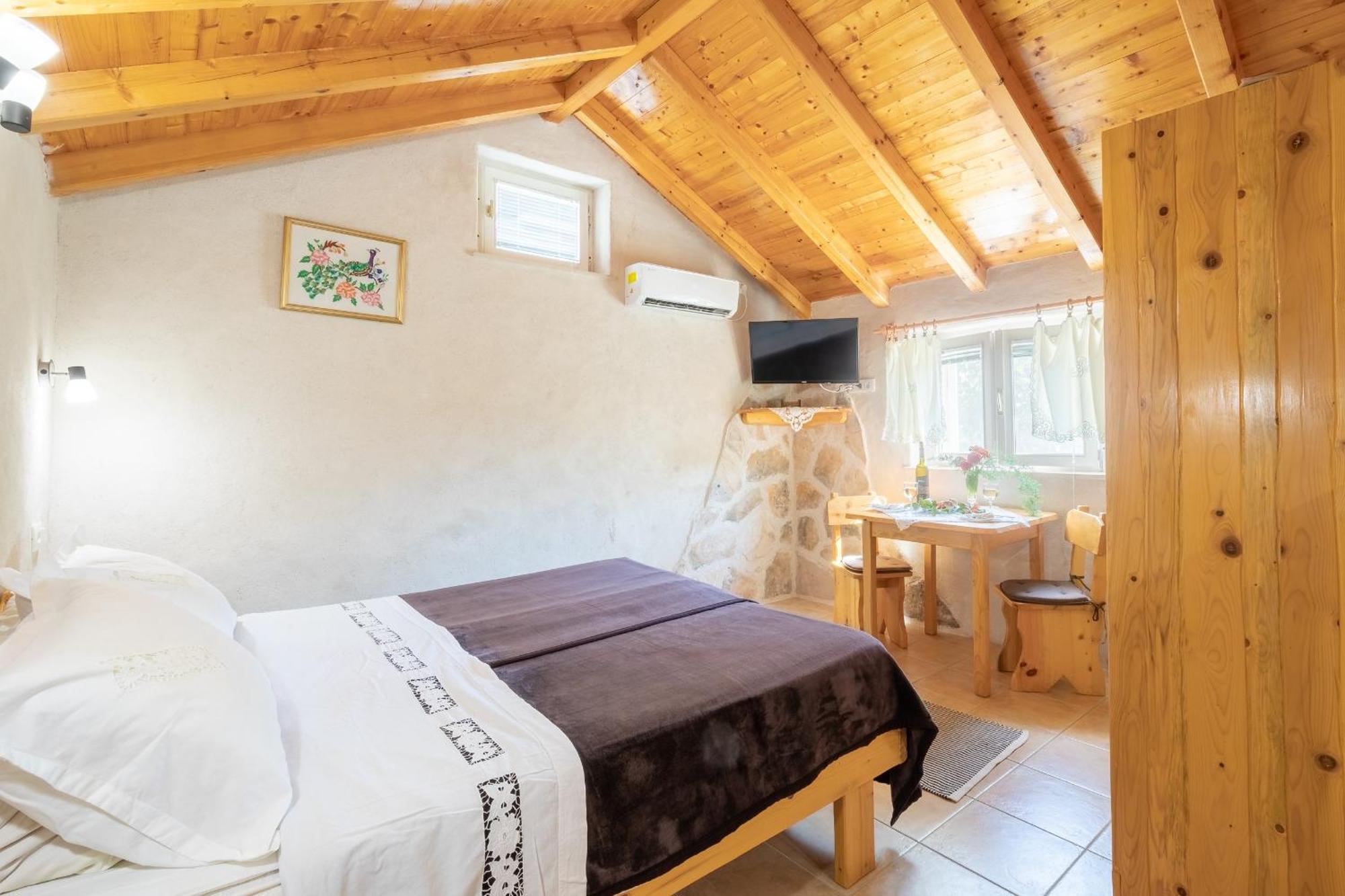 Appartamento Stone House Harmony Zrnovo Esterno foto