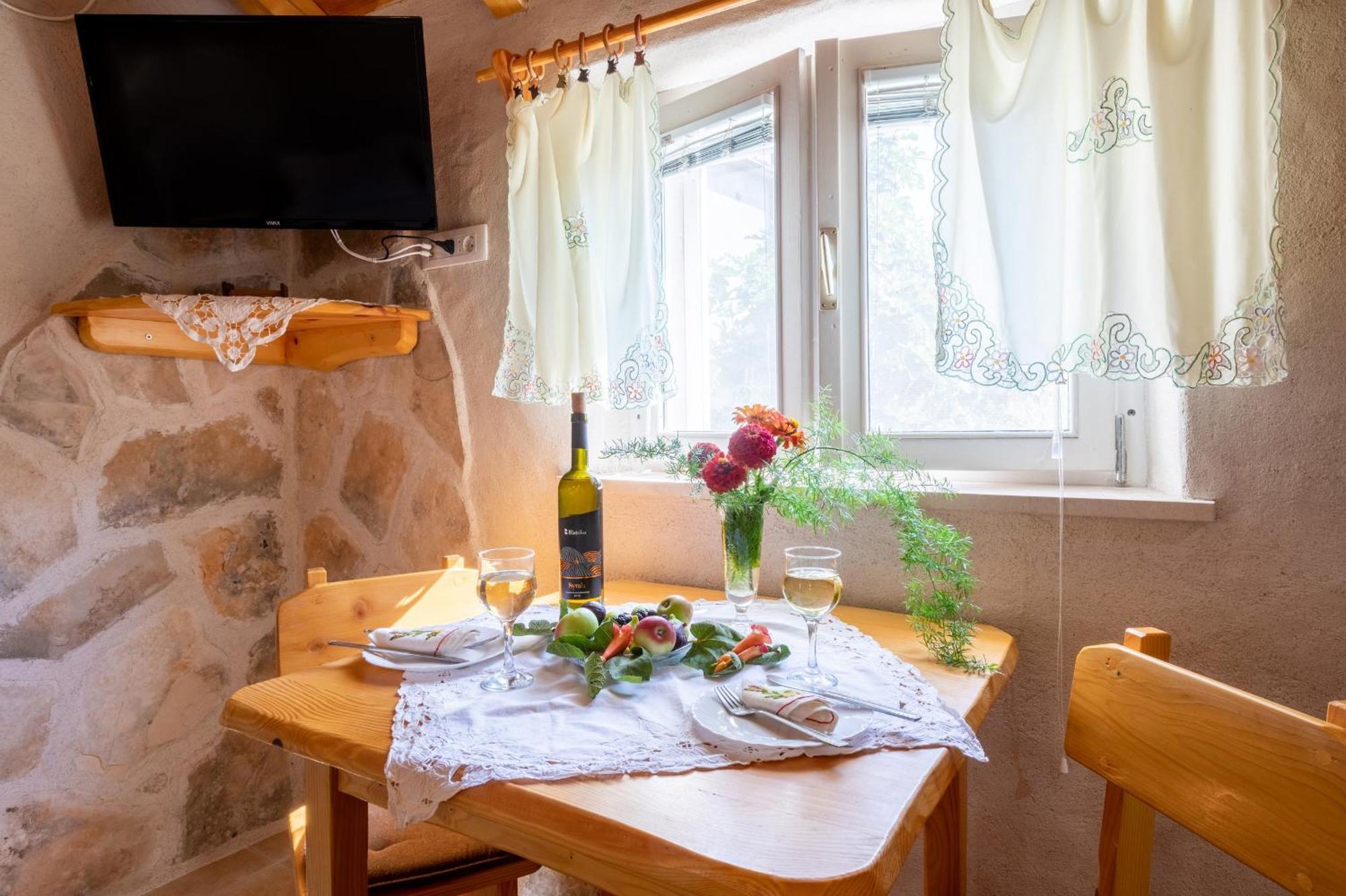 Appartamento Stone House Harmony Zrnovo Esterno foto