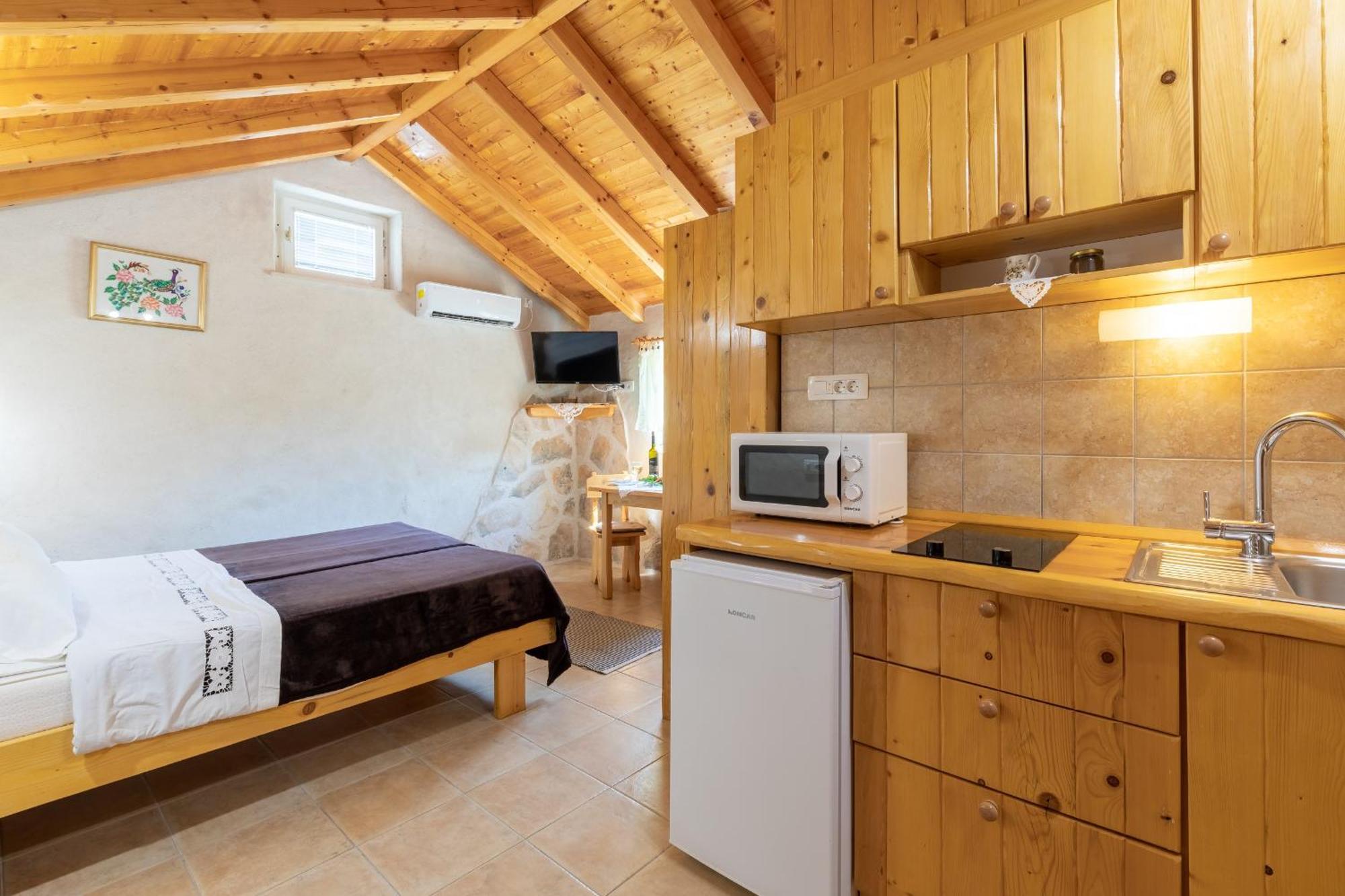 Appartamento Stone House Harmony Zrnovo Esterno foto