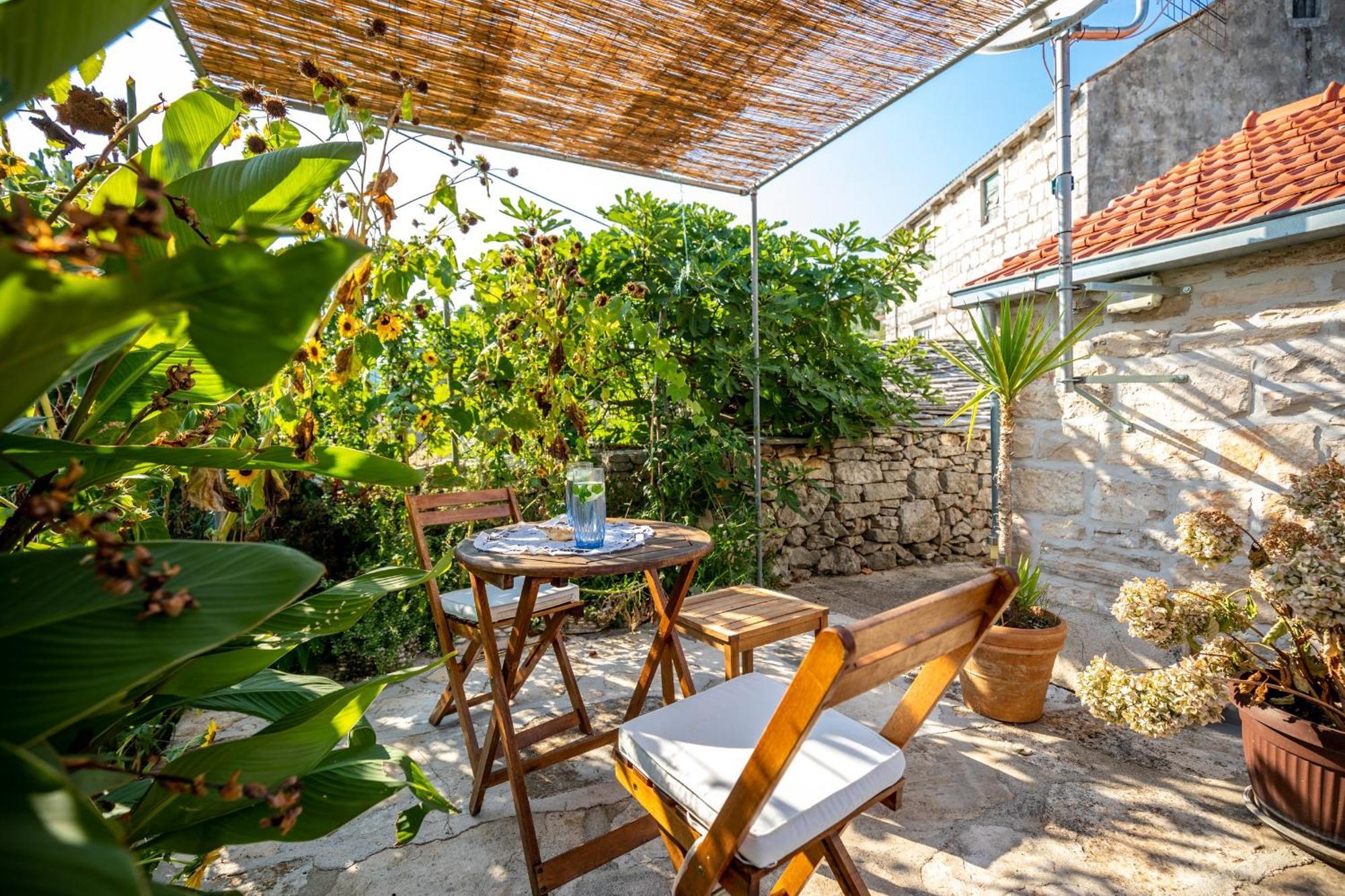 Appartamento Stone House Harmony Zrnovo Esterno foto