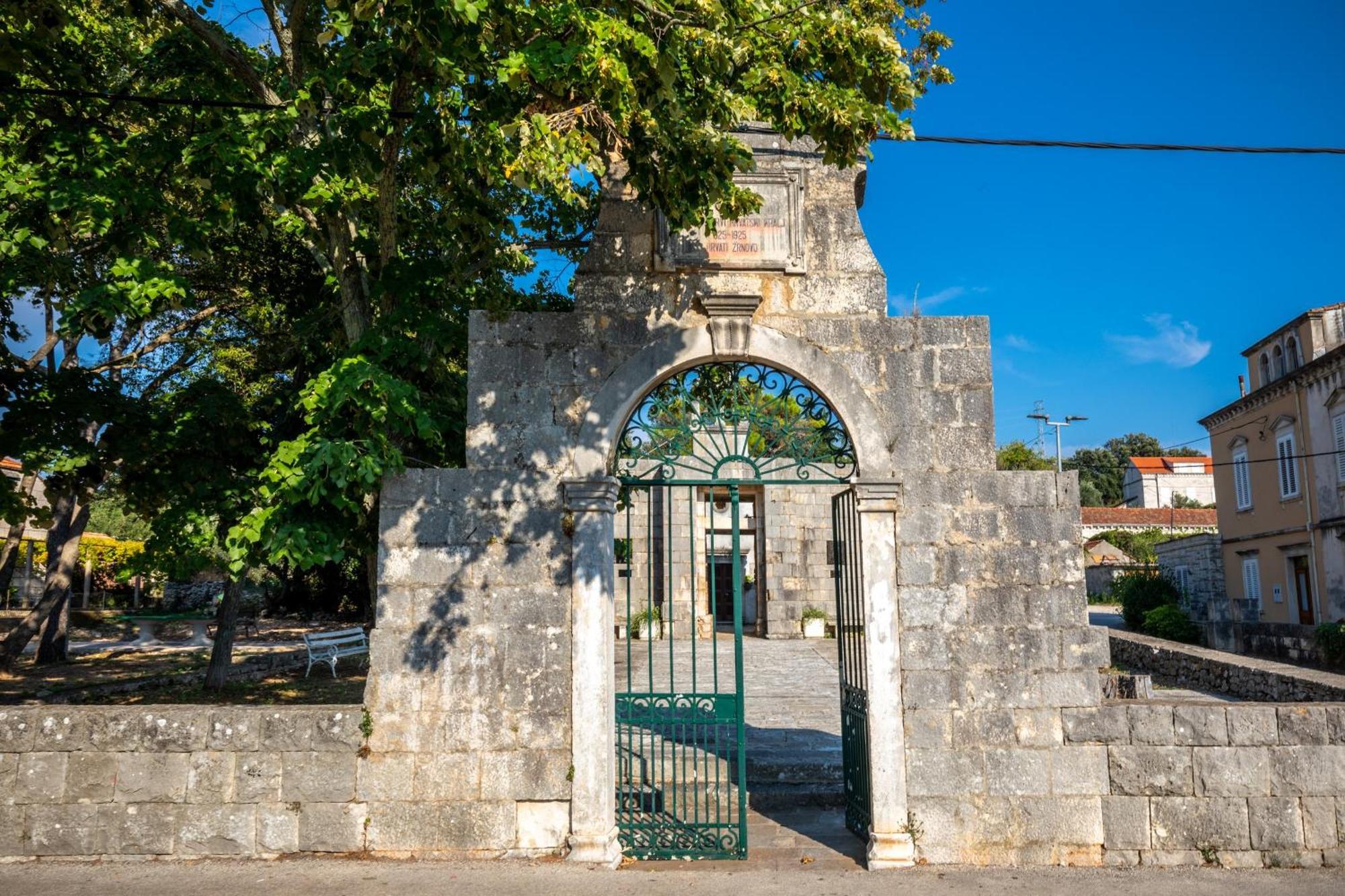 Appartamento Stone House Harmony Zrnovo Esterno foto